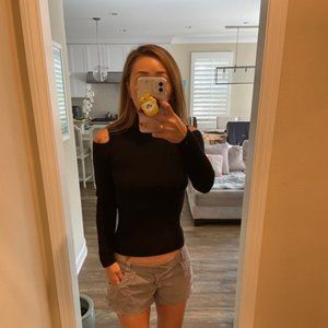 Theory cold shoulder knit top, size small